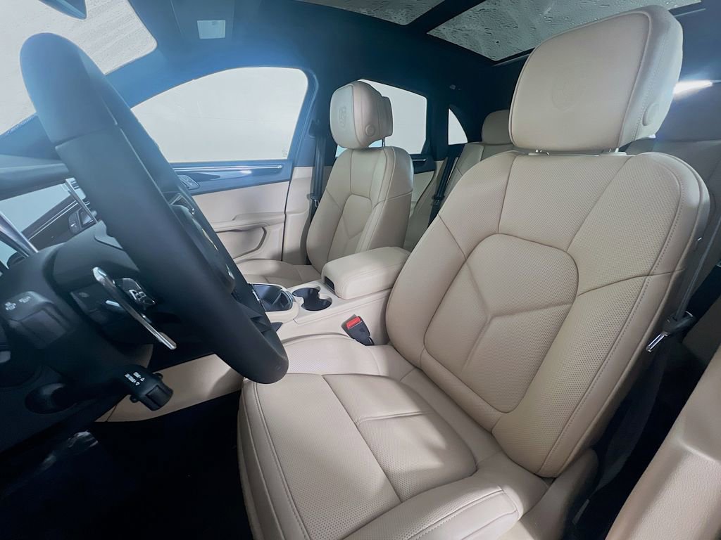 Certified 2026 Porsche Macan AWD/4WD image 5