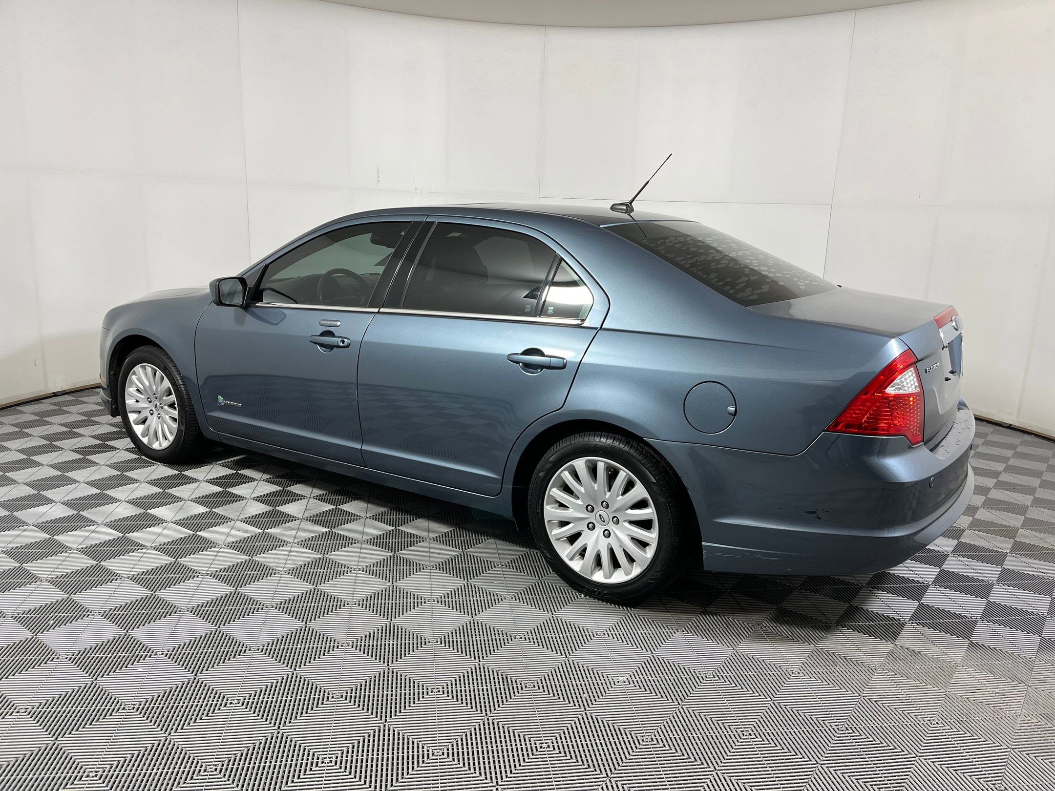 Used 2011 Ford Fusion Hybrid w/ 502A Rapid Spec Order Code image 2