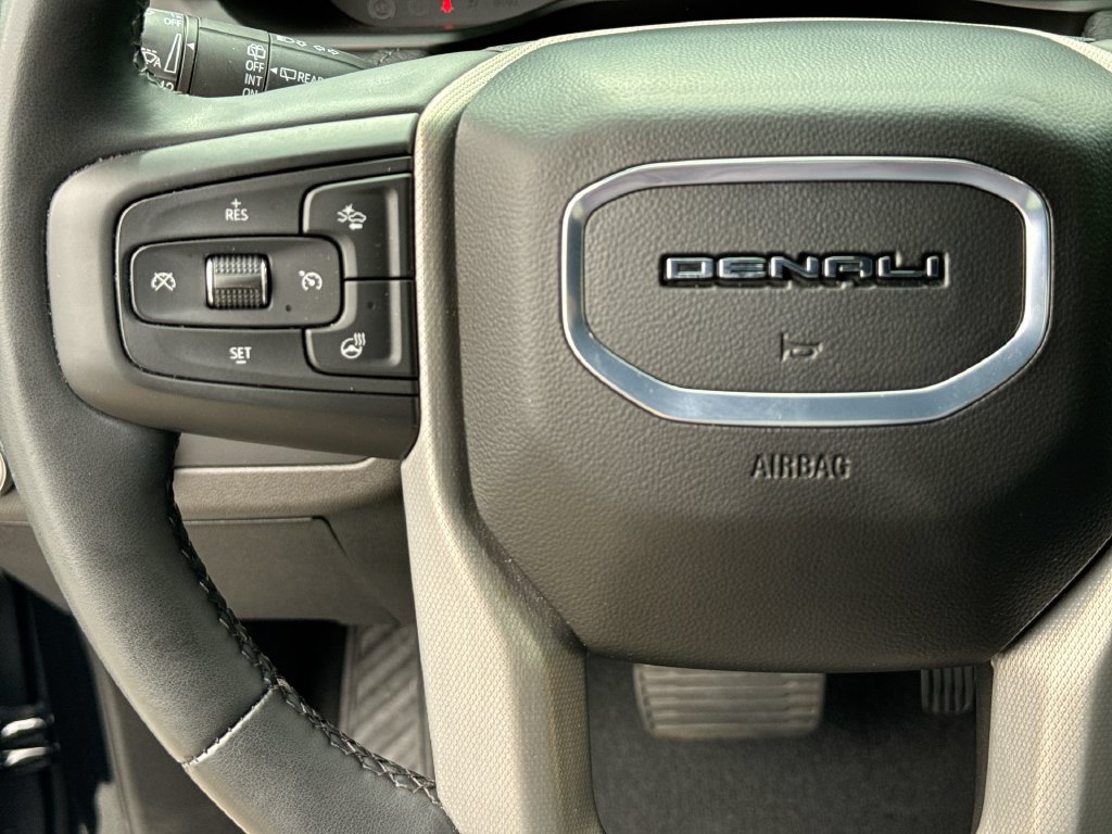 Used 2024 GMC Yukon XL Denali AWD/4WD image 17