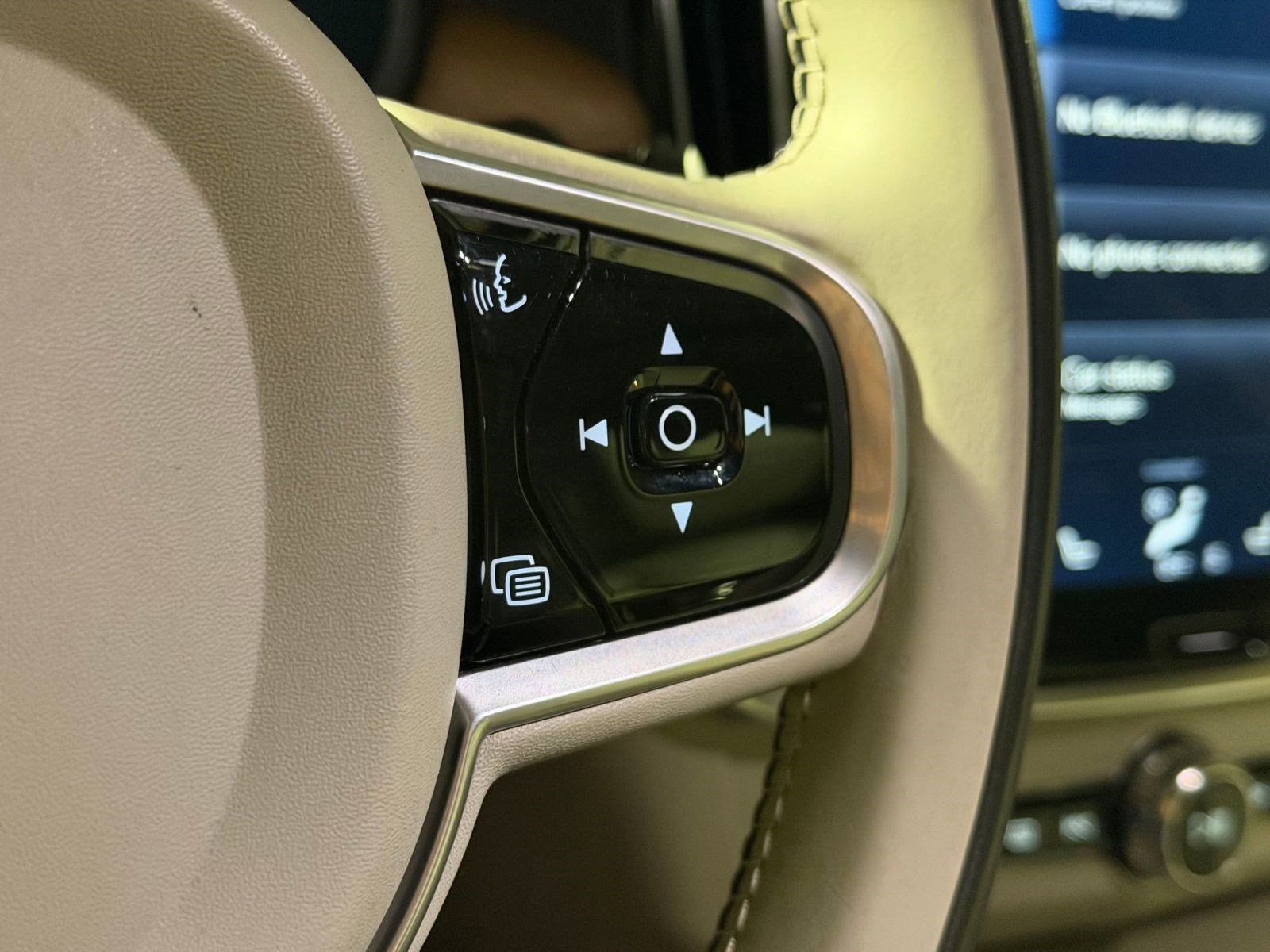 Used 2017 Volvo S90 T6 Inscription w/ Vision Package image 28