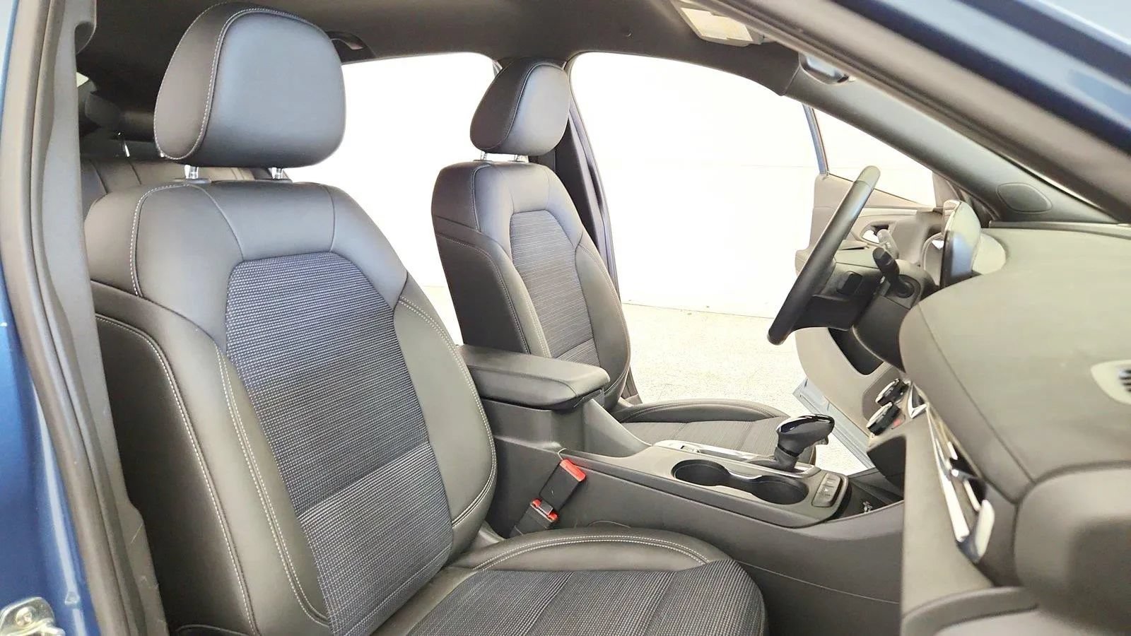 Used 2025 Buick Envista Preferred w/ Convenience I Package FWD image 31