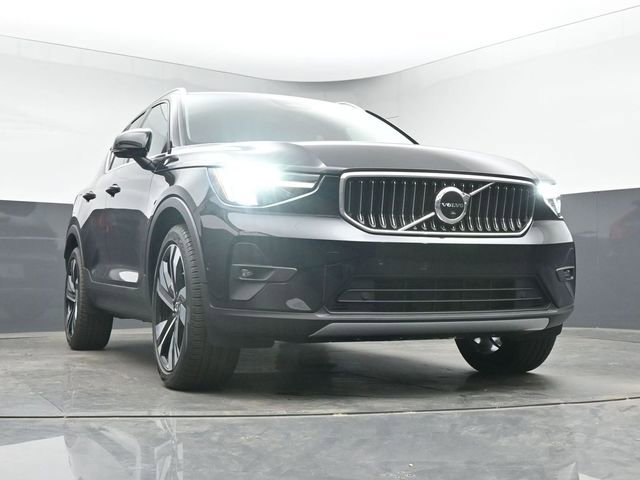 Used 2023 Volvo XC40 B4 Ultimate w/ Protection Package Premier FWD image 11