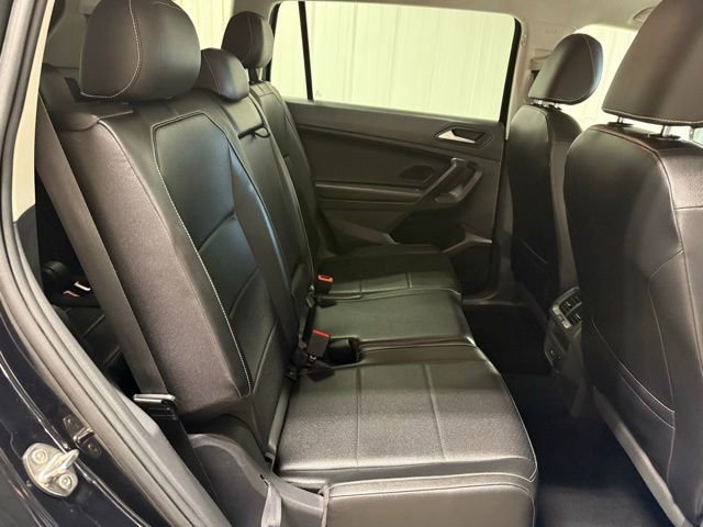 Used 2021 Volkswagen Tiguan SE image 19