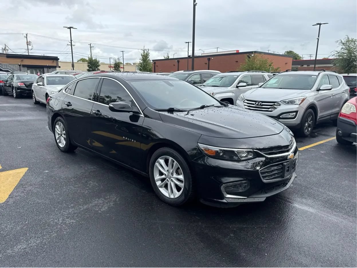 Used 2018 Chevrolet Malibu LT FWD image 3