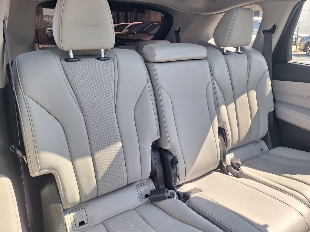 Used 2023 Acura MDX w/ Technology Package AWD/4WD image 33