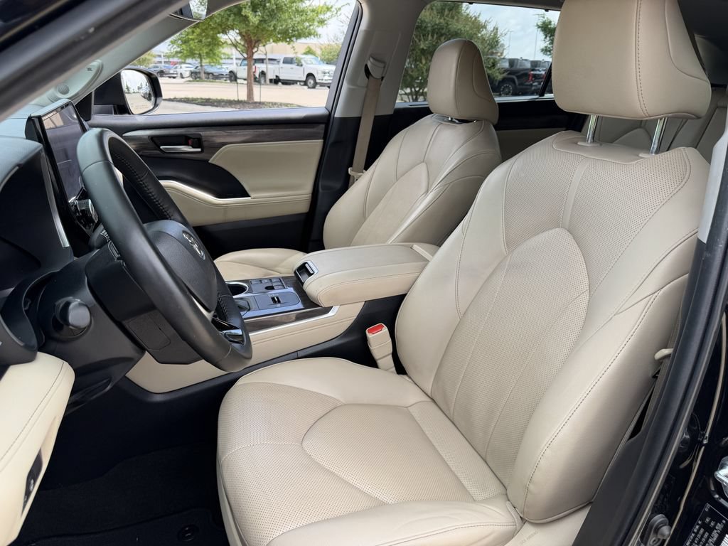 Used 2023 Toyota Highlander Limited FWD image 26
