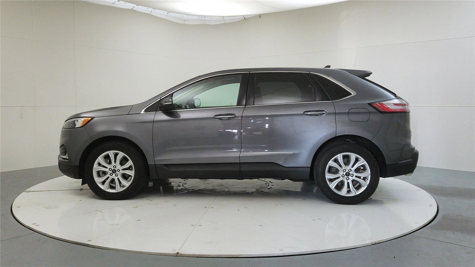 Used 2024 Ford Edge Titanium image 4