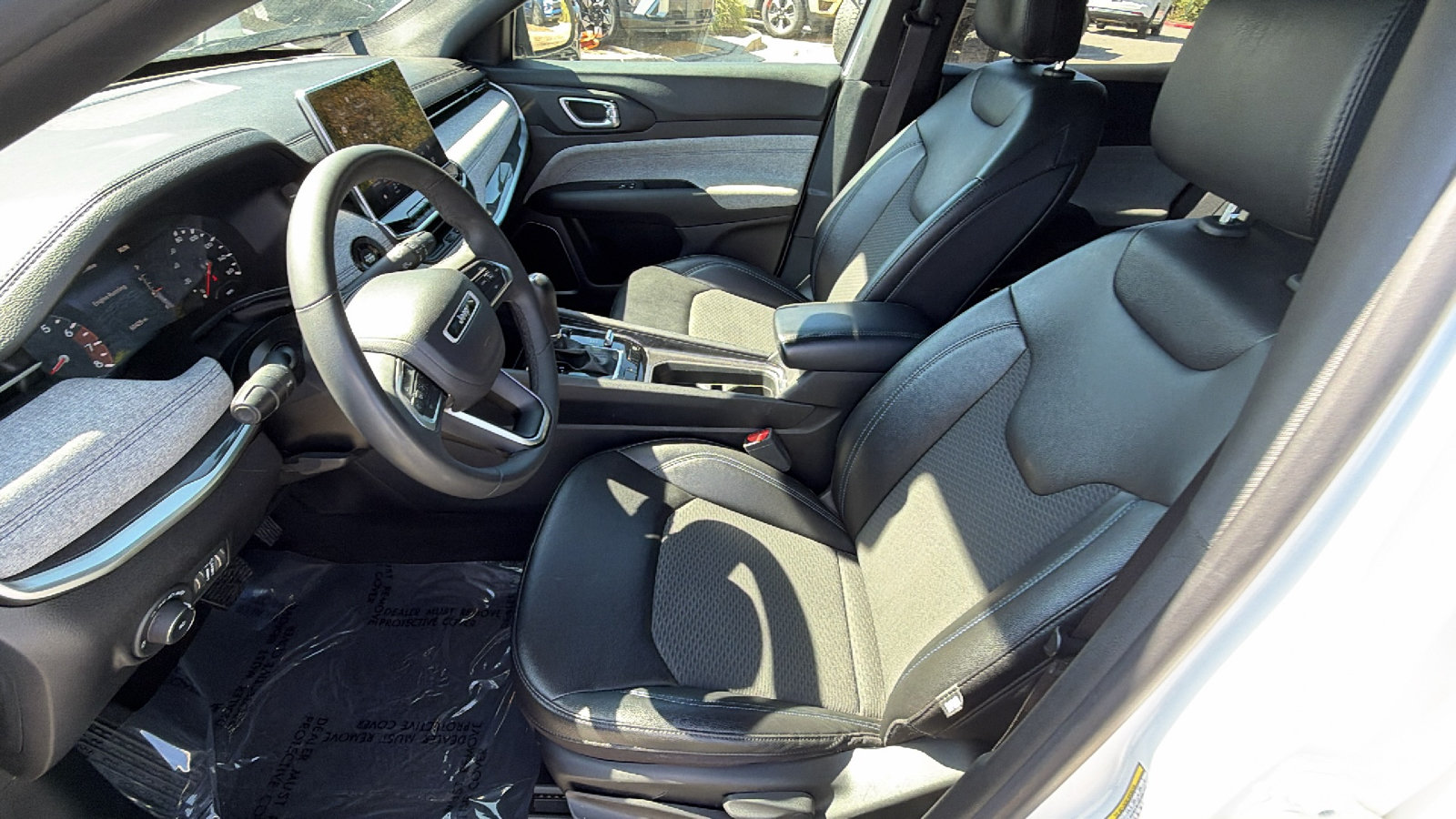 Used 2024 Jeep Compass Latitude AWD/4WD image 16
