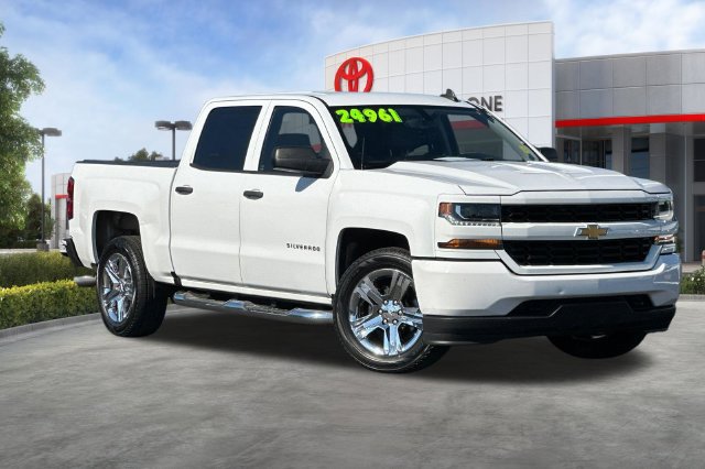 Used 2018 Chevrolet Silverado 1500 Custom w/ Custom Value Package RWD image 2