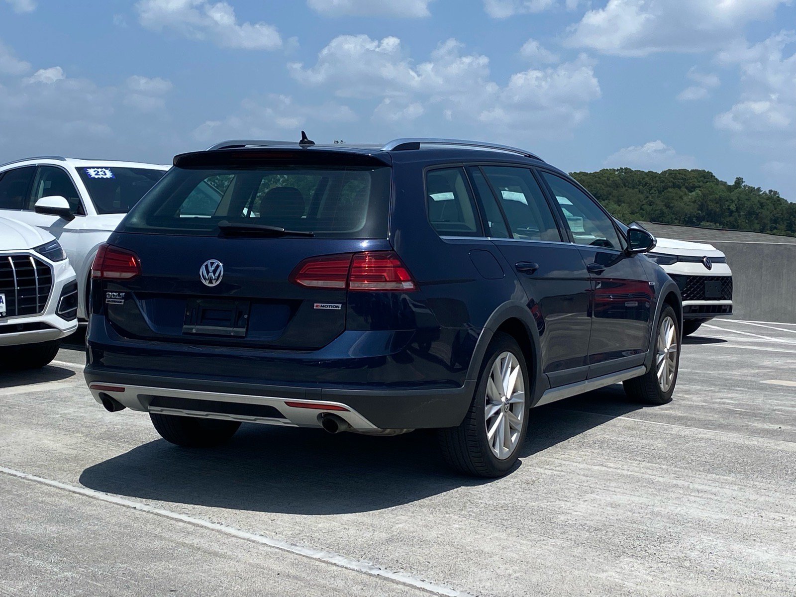 Used 2019 Volkswagen Golf Alltrack S AWD/4WD image 3