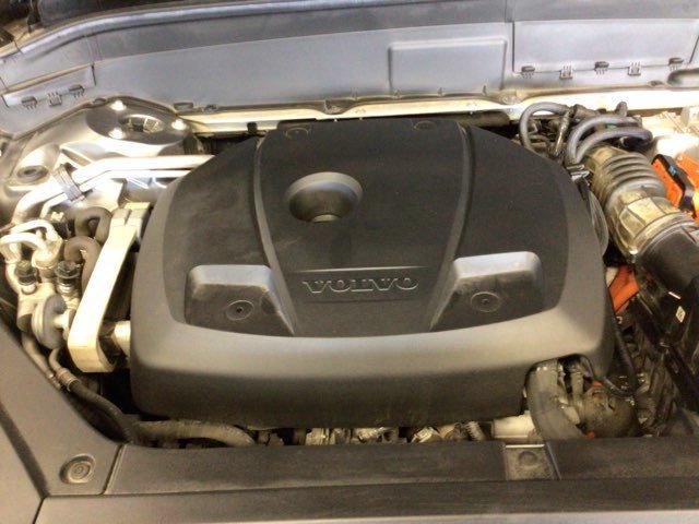 Used 2016 Volvo XC90 T8 Momentum w/ Vision Package AWD/4WD image 16