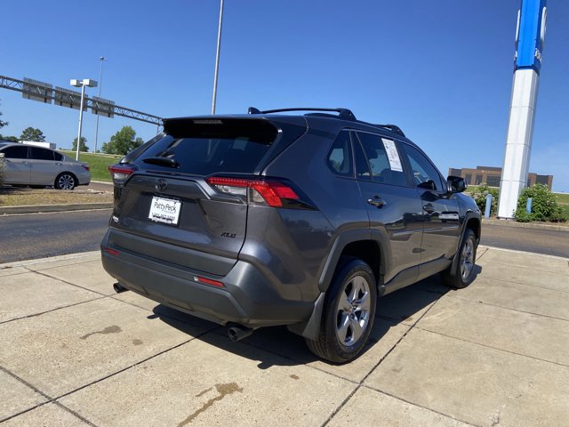 Used 2024 Toyota RAV4 XLE FWD image 11