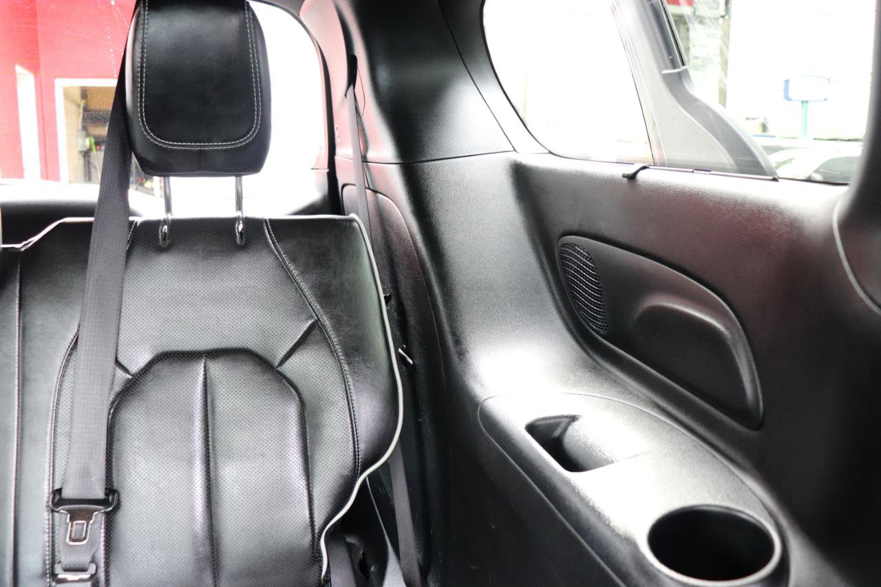 Used 2025 Chrysler Pacifica Limited image 29