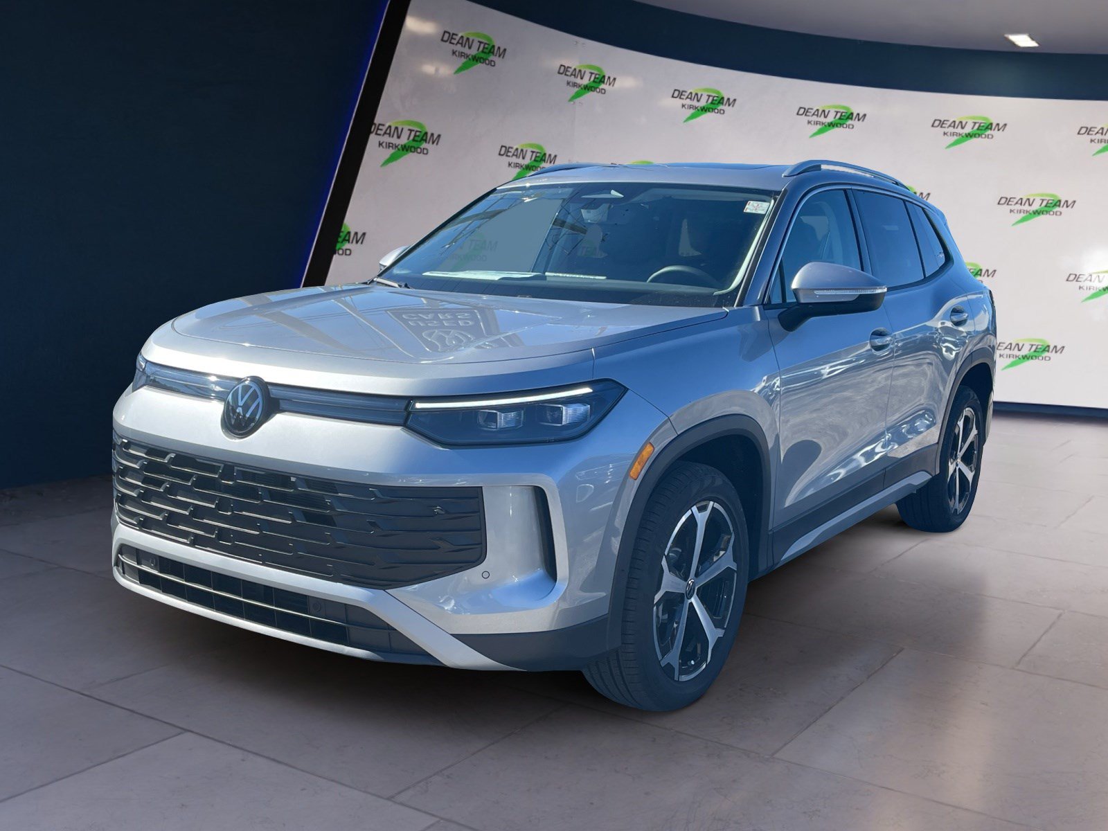 New 2026 Volkswagen Tiguan SE AWD/4WD image 2