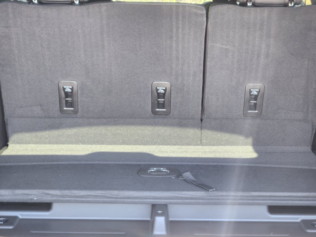 New 2026 Chevrolet Suburban Premier w/ Sun And Tow Package AWD/4WD image 13