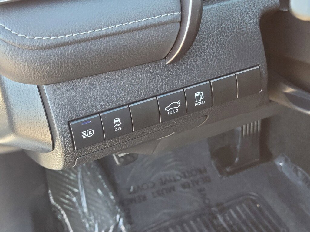 Used 2023 Toyota Camry SE image 19