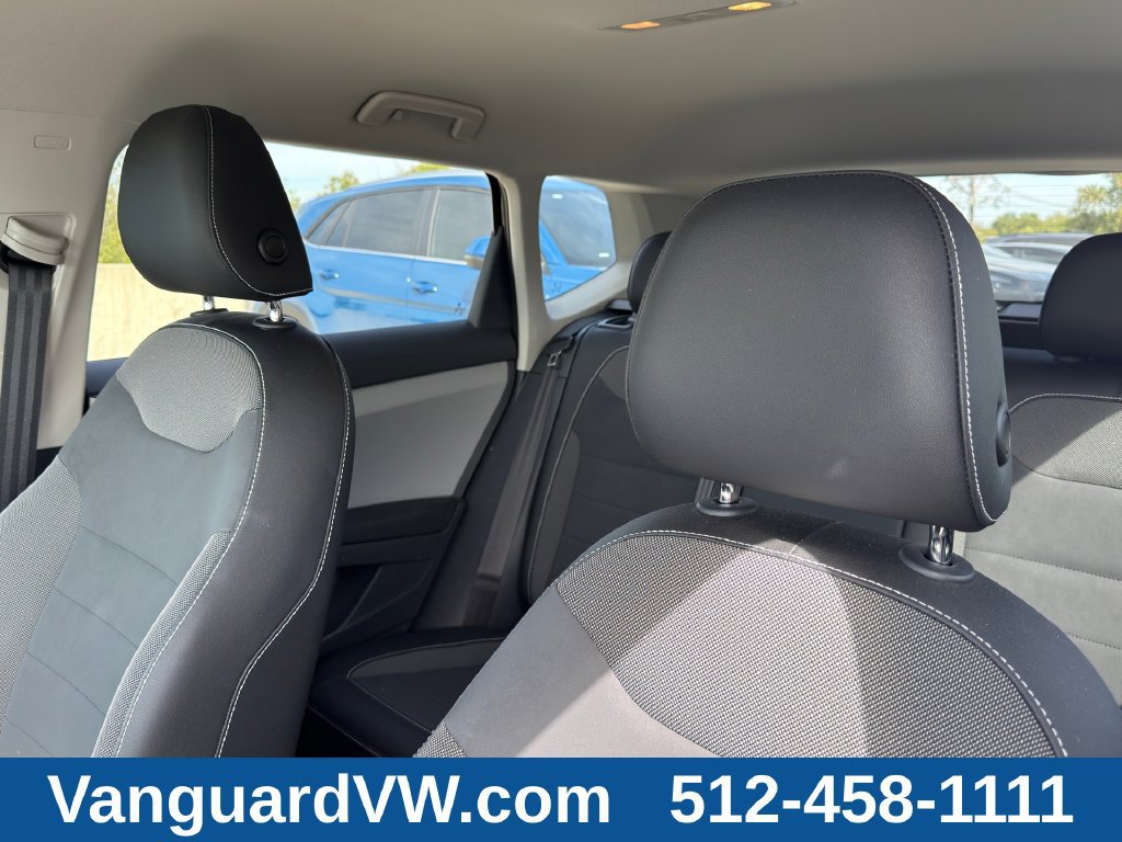 Used 2022 Volkswagen Taos SE w/ Driver Assistance Package FWD image 14