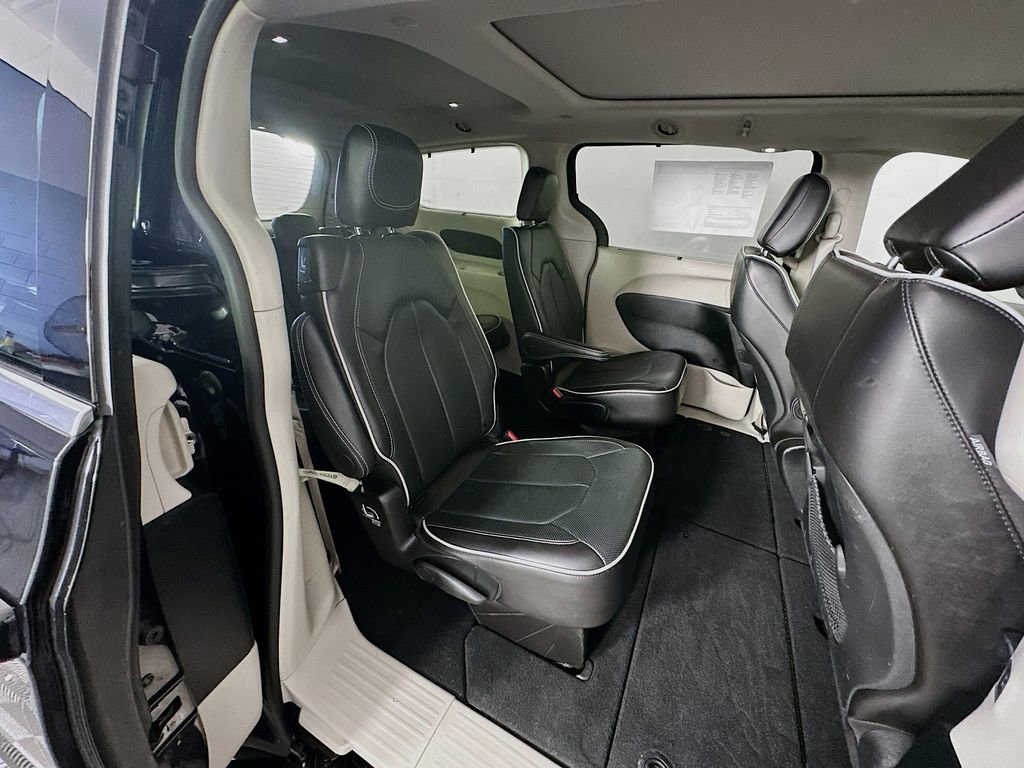 Certified 2024 Chrysler Pacifica Limited image 40