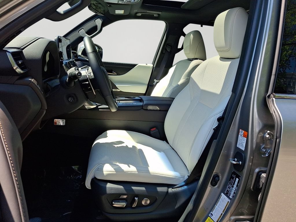 Used 2026 Lexus LX 600 4WD w/ Luxury Package image 15