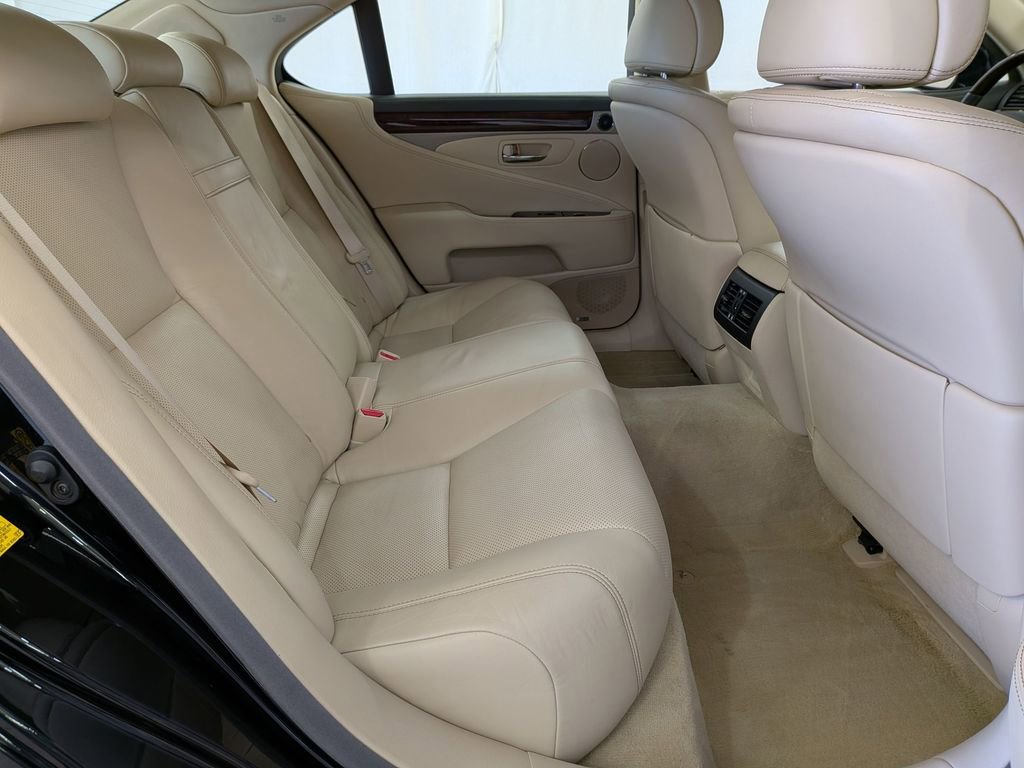 Used 2014 Lexus LS 460 AWD w/ Comfort Package image 32