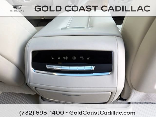Used 2024 Cadillac Escalade Premium Luxury Platinum AWD/4WD image 11