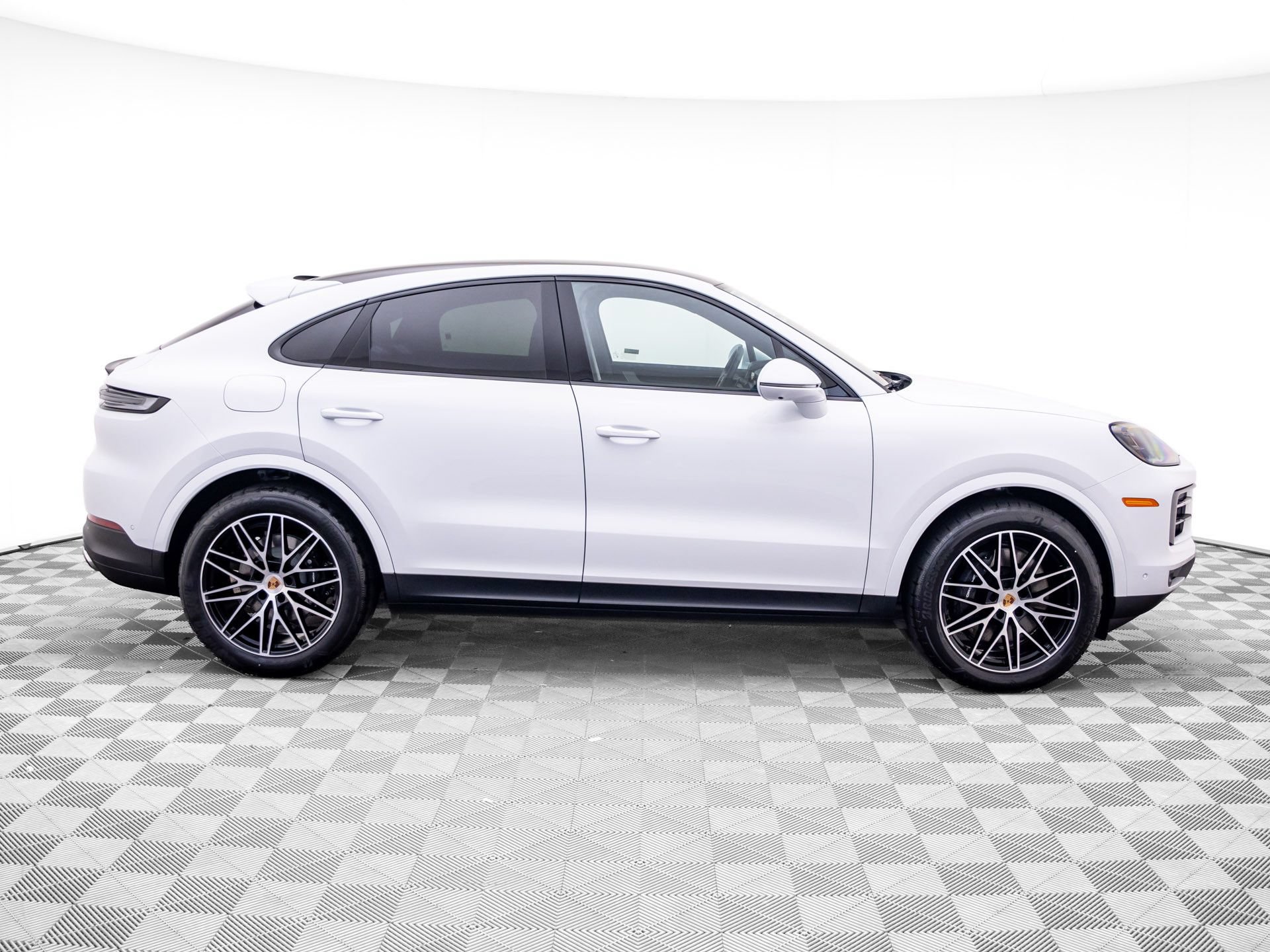 New 2026 Porsche Cayenne Coupe AWD/4WD image 7