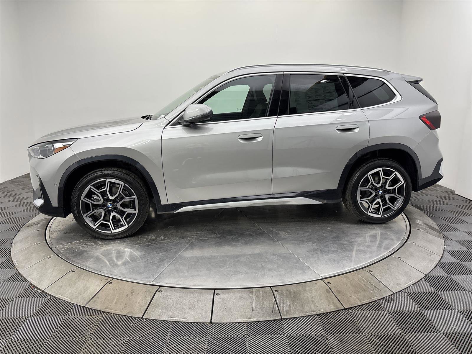 New 2026 BMW X1 xDrive28i w/ Convenience Package image 16
