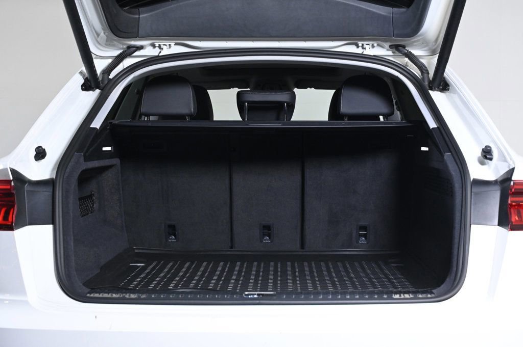 Used 2023 Audi Q8 Premium w/ Convenience Package image 21