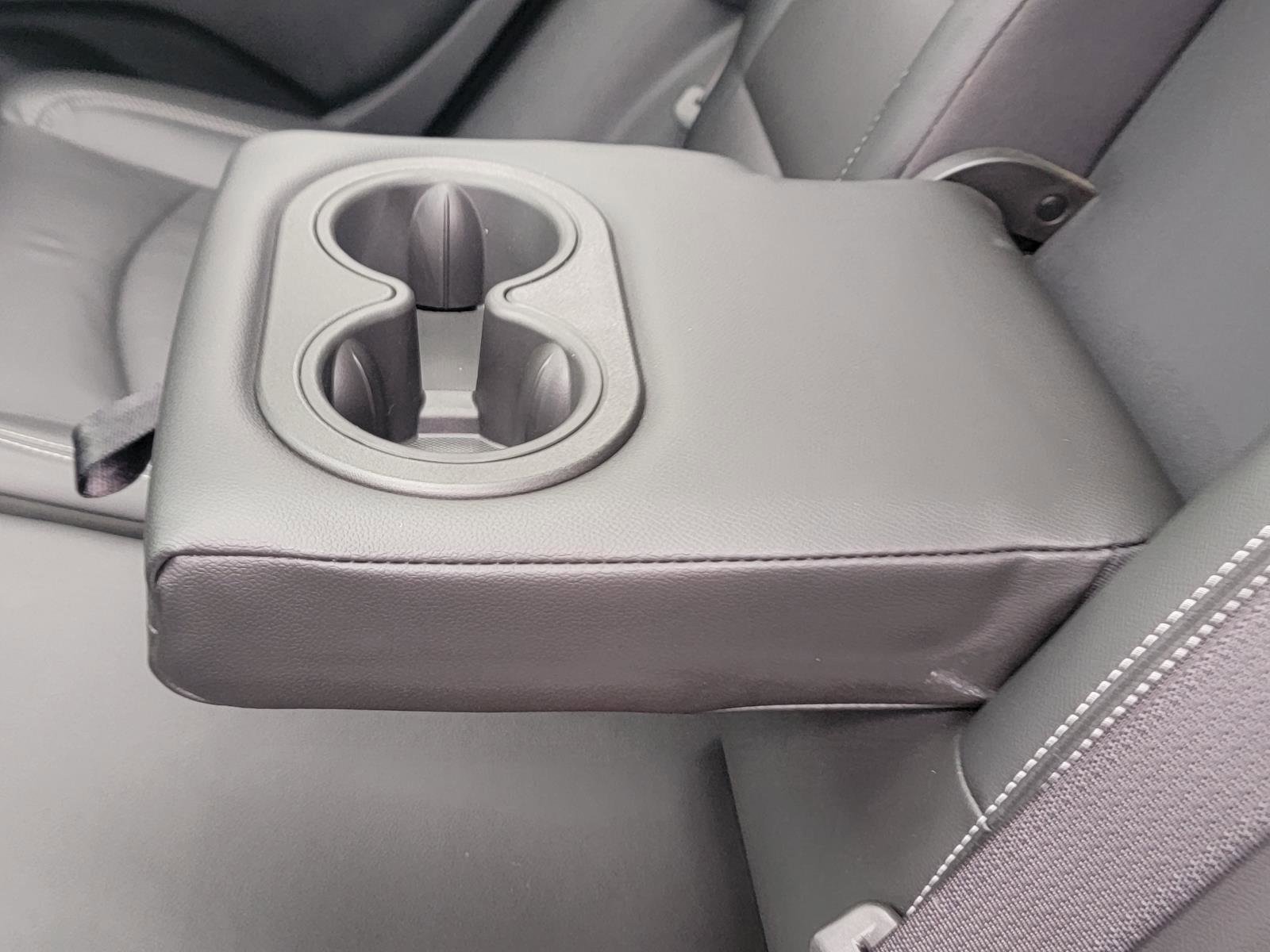 Used 2022 GMC Terrain SLT w/ Infotainment Package II image 29