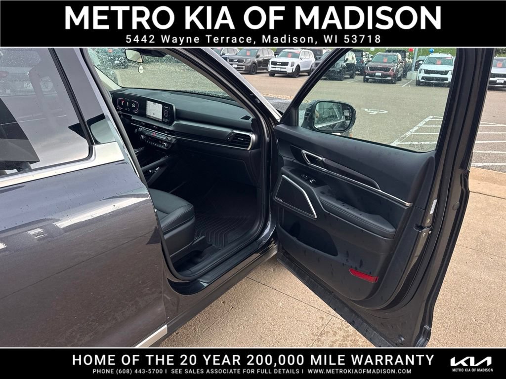Used 2025 Kia Telluride S AWD/4WD image 49