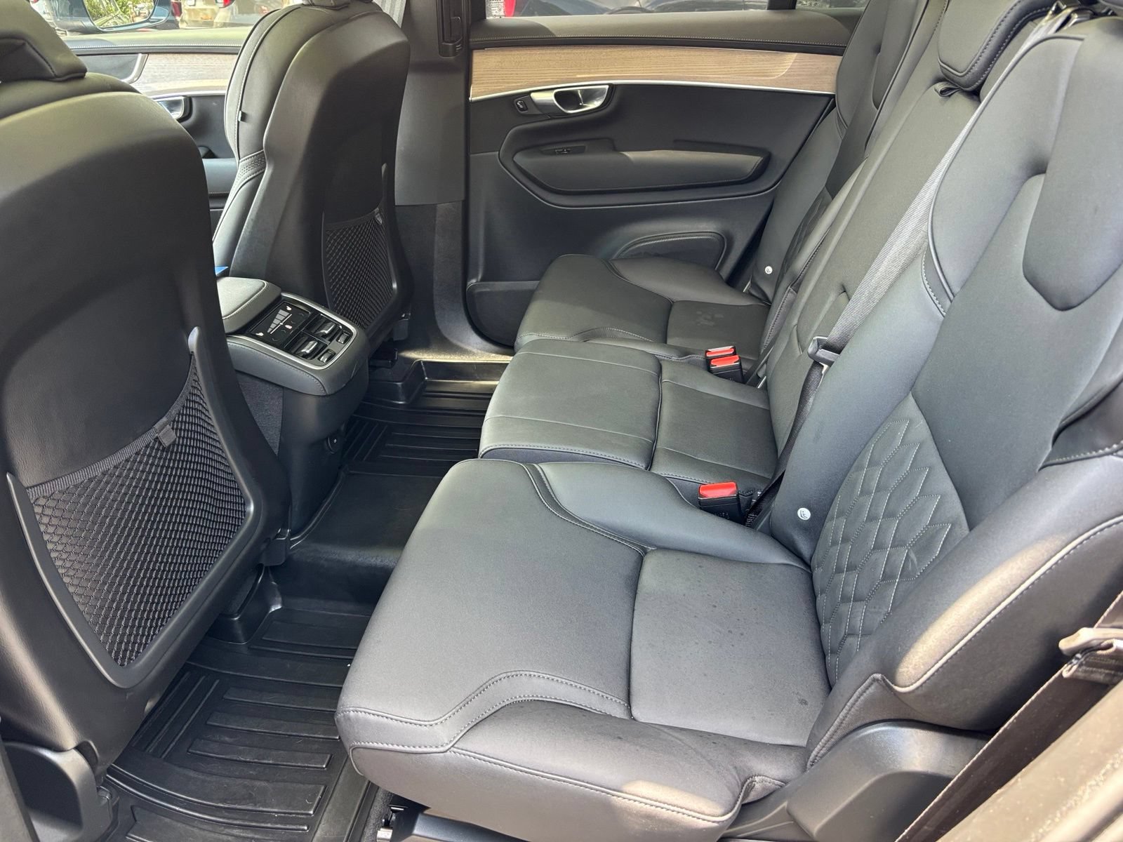 Used 2025 Volvo XC90 B5 Plus AWD/4WD image 17