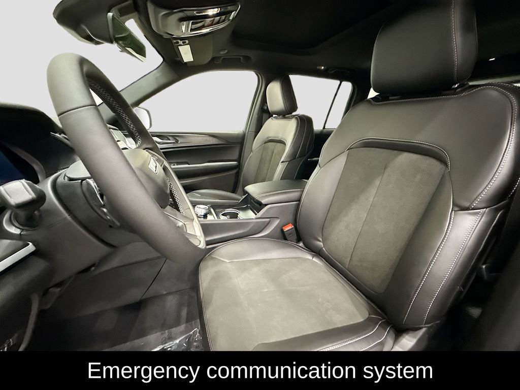 New 2025 Jeep Grand Cherokee Altitude image 10