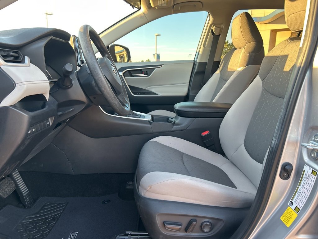 Used 2019 Toyota RAV4 XLE image 10