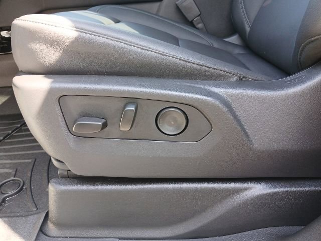 Used 2025 Chevrolet Tahoe Z71 w/ Comfort Package AWD/4WD image 42