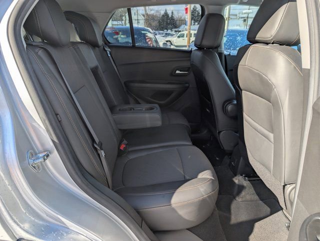 Used 2022 Chevrolet Trax LT w/ LT Convenience Package image 17