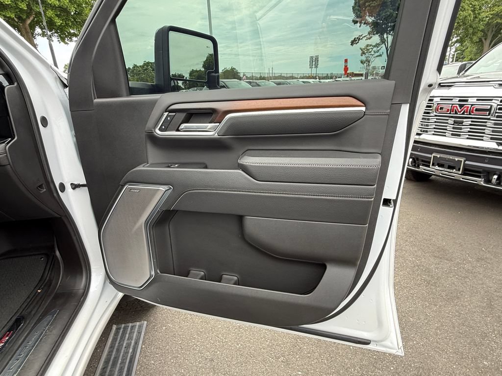 Used 2024 GMC Sierra 3500 Denali w/ Denali Reserve Package AWD/4WD image 31