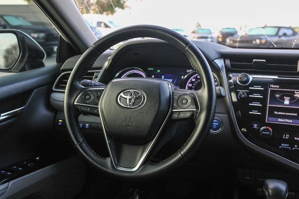 Used 2020 Toyota Camry XLE w/ Preferred Accessory Package FWD image 16