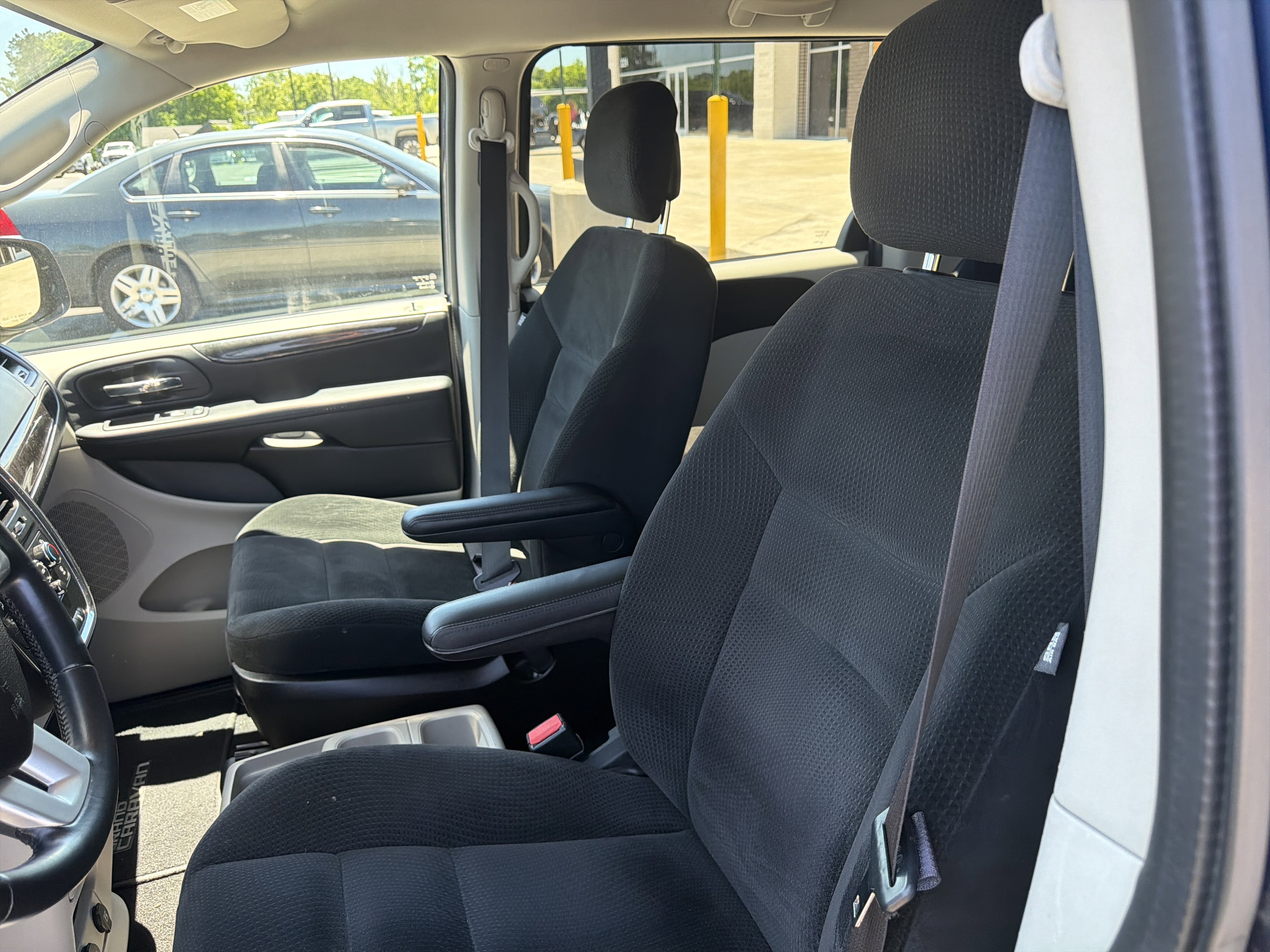 Used 2016 Dodge Grand Caravan SE w/ Quick Order Package 29E SE FWD image 32