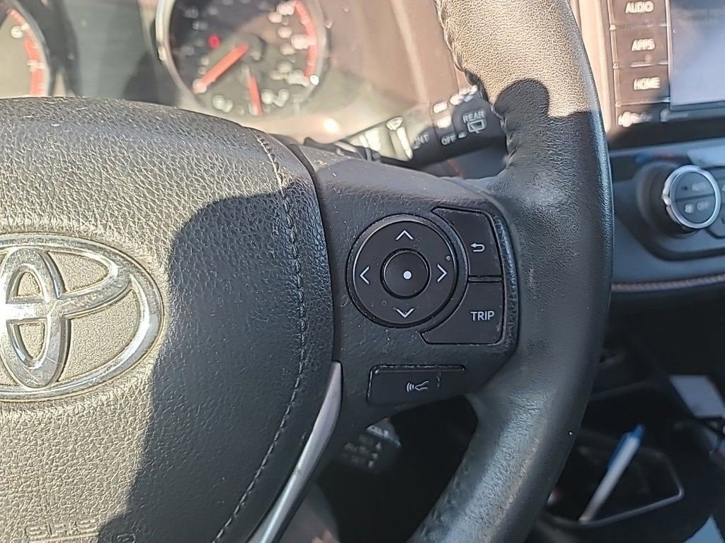 Used 2017 Toyota RAV4 SE image 10