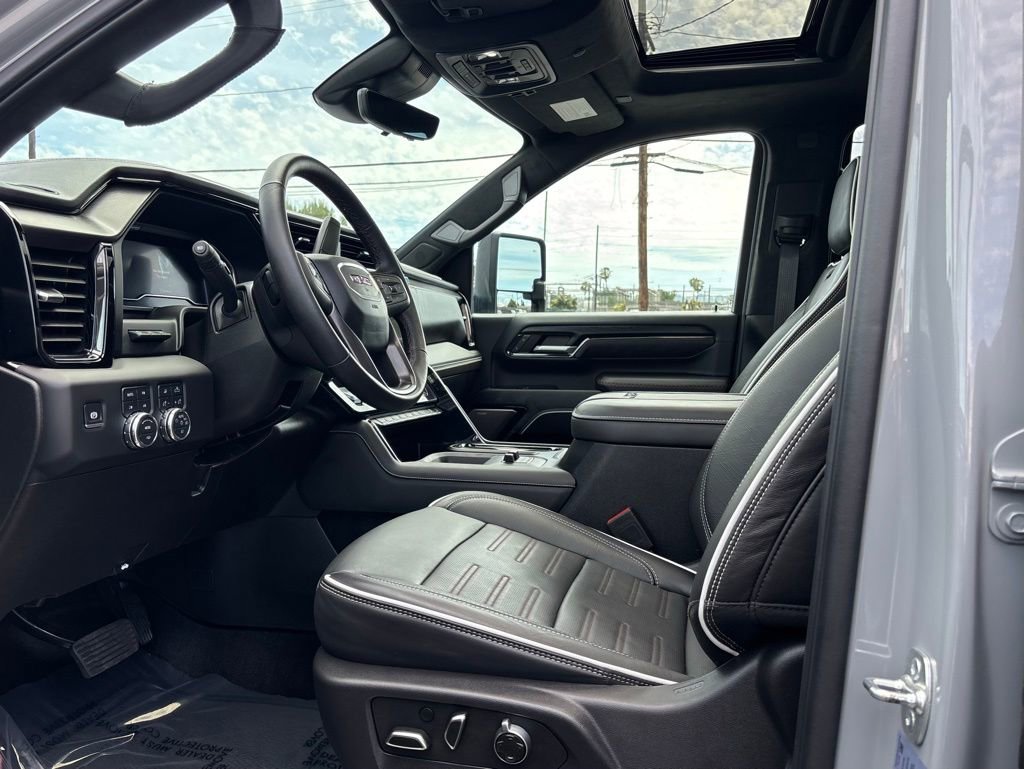 Used 2025 GMC Sierra 2500 AT4X image 26