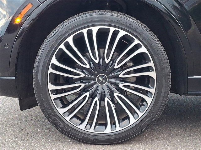 Used 2022 Lincoln Aviator Black Label w/ Class IV Trailer Tow Package image 8