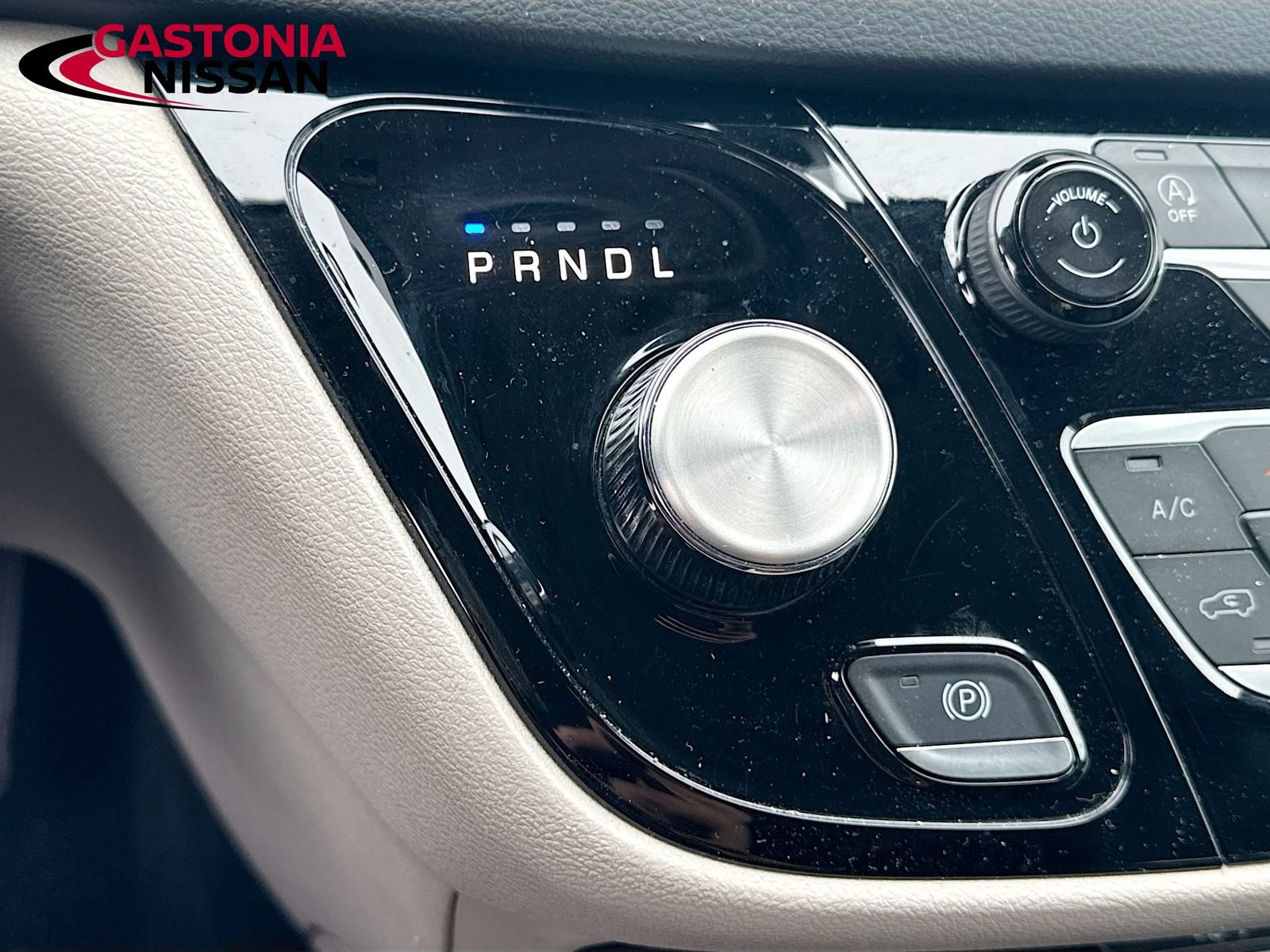 Used 2023 Chrysler Pacifica Touring-L FWD image 21