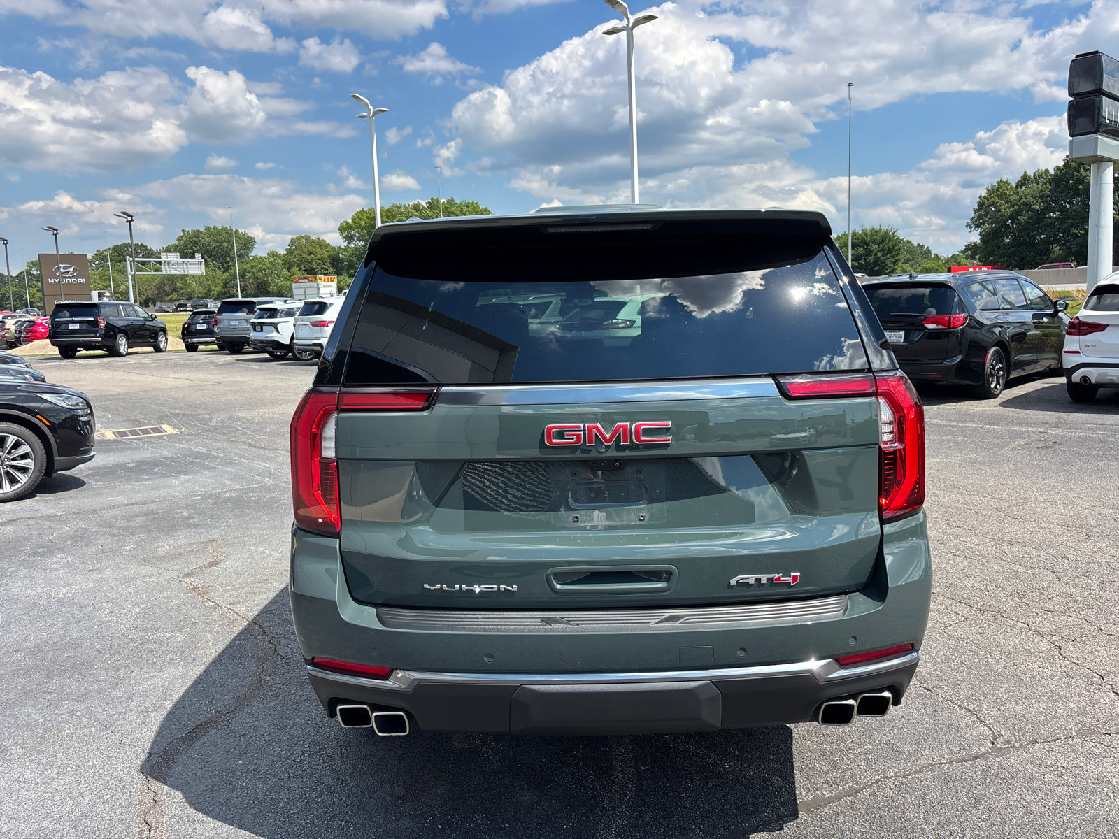 Used 2025 GMC Yukon AT4 w/ AT4 Premium Plus Package AWD/4WD image 6