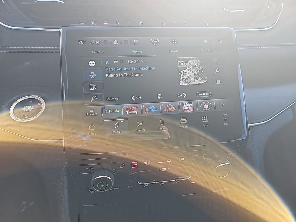 Used 2024 Jeep Grand Cherokee Overland image 32