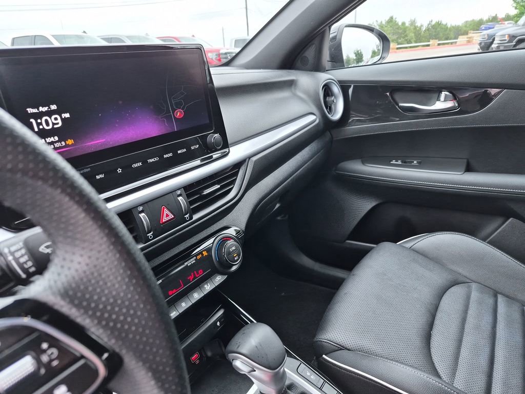 Used 2023 Kia Forte GT-Line w/ GT-Line Premium Package FWD image 23