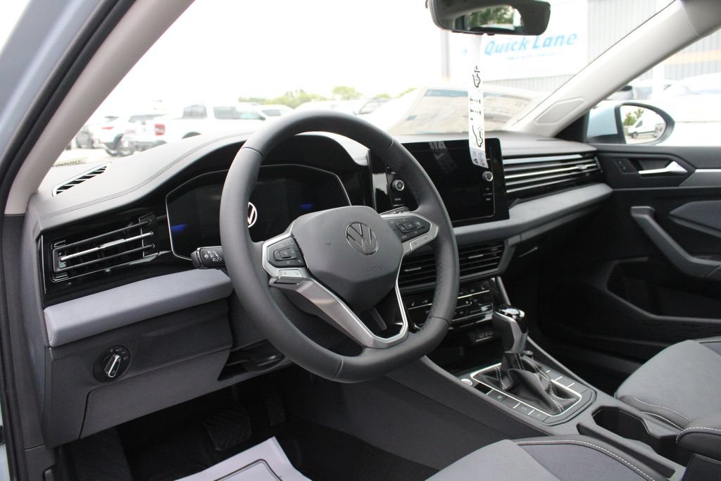 New 2027 Volkswagen Jetta SE FWD image 2