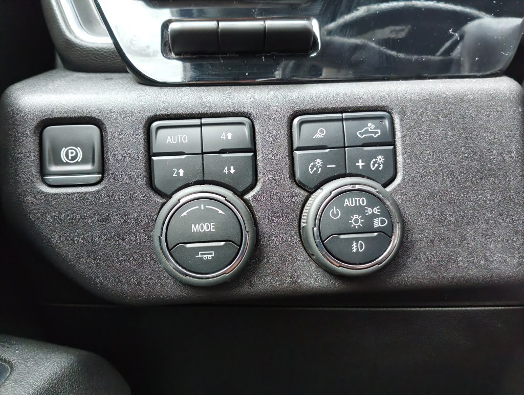 Used 2025 Chevrolet Silverado 1500 High Country AWD/4WD image 21