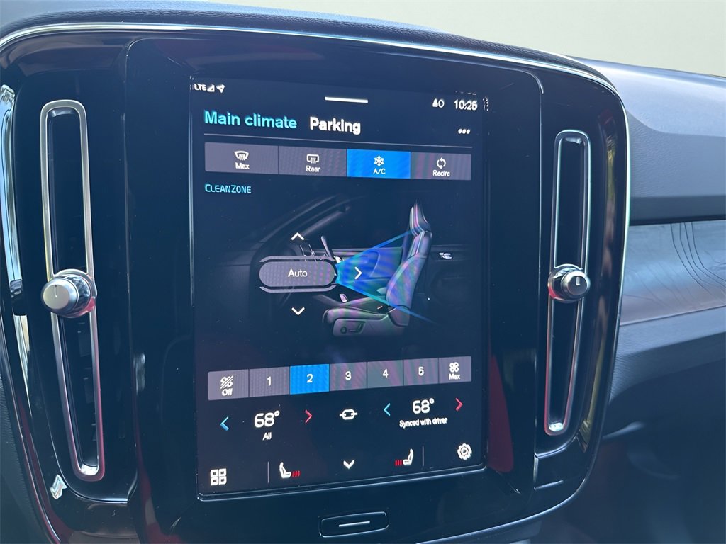 Used 2023 Volvo XC40 Recharge Plus image 30