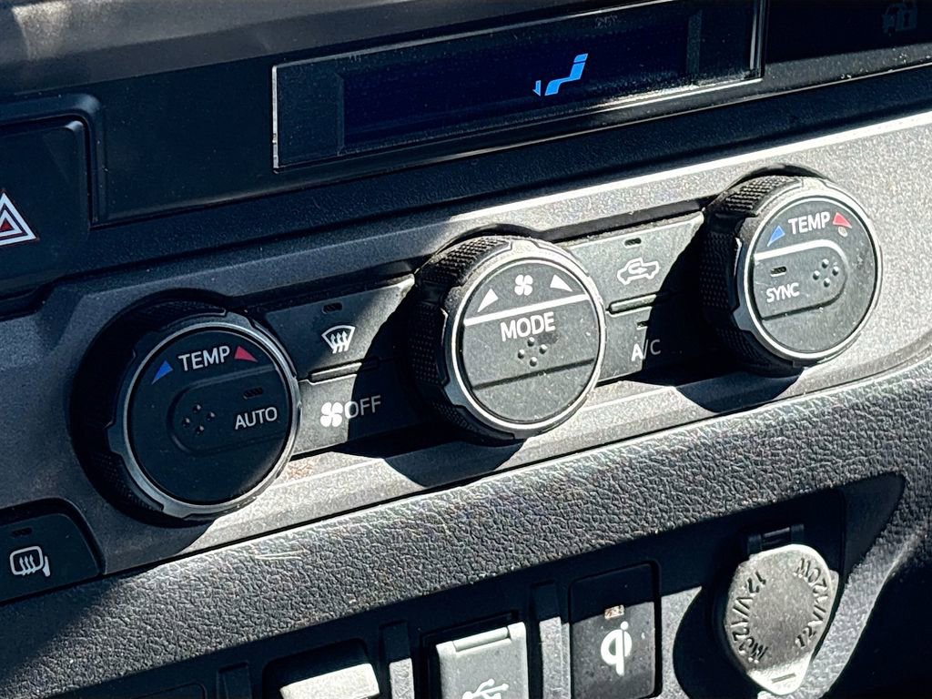 Used 2021 Toyota Tacoma TRD Off-Road image 15