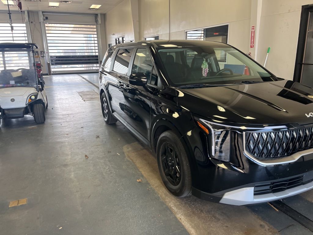 Used 2025 Kia Carnival image 7